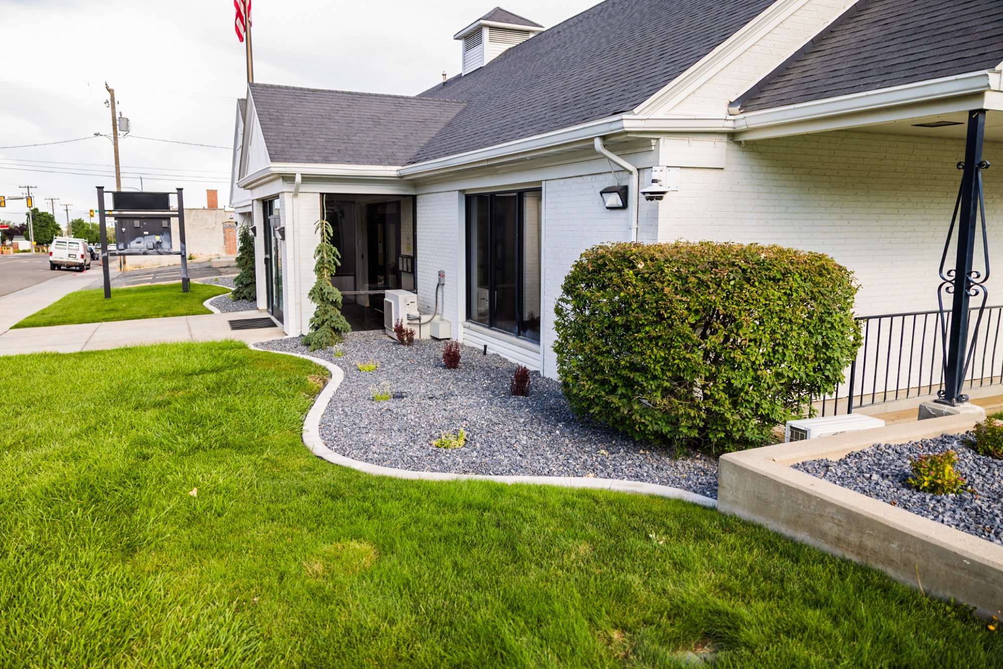 A finished residential front-yard landscape by Peak Utah Landscaping